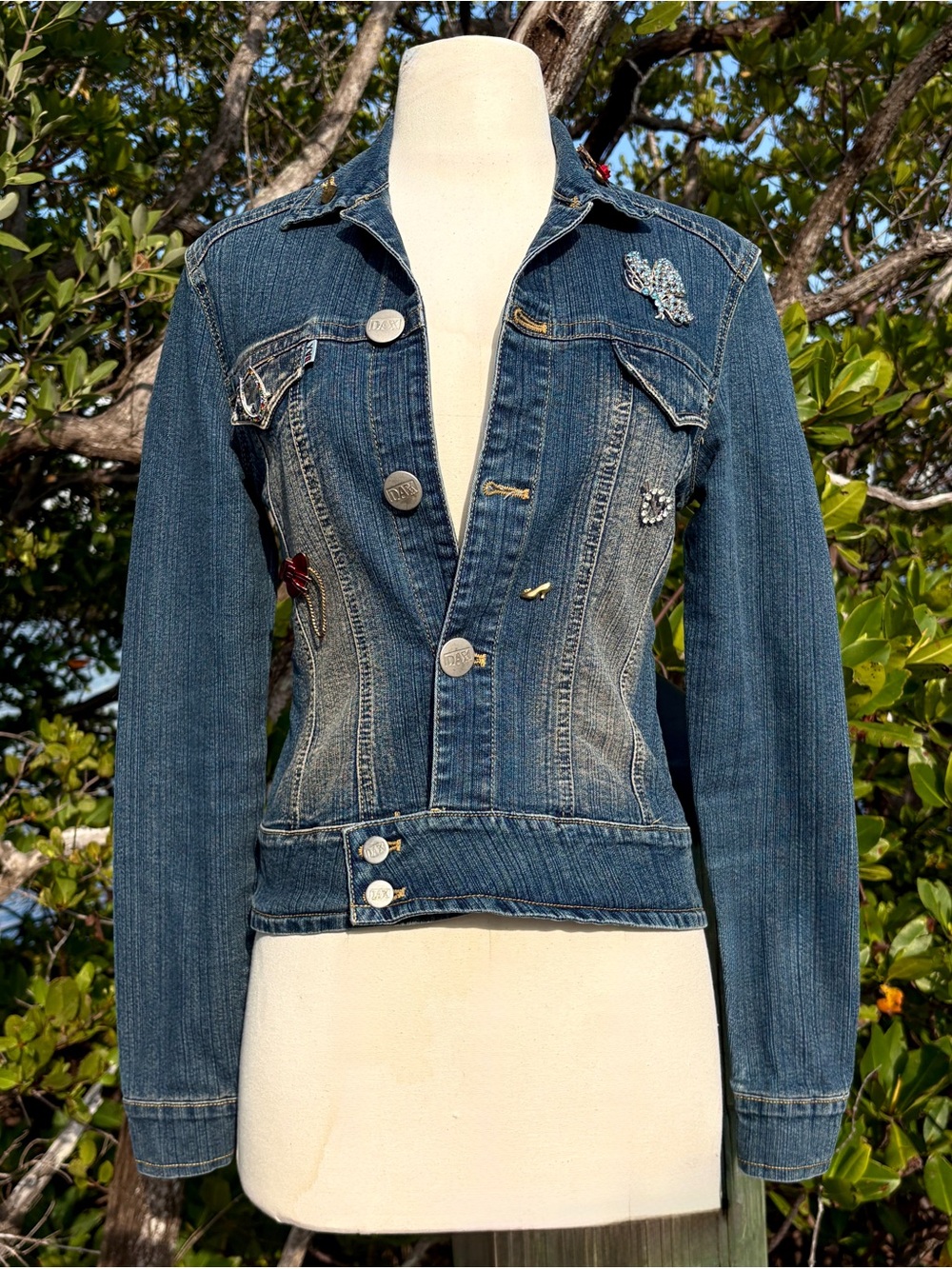 DAX Denim Vintage Jean Jacket Size 3 XS Stretch Distress Brooch Pins Bling Y2K